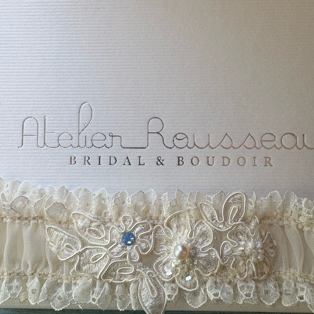 Bridal from England - Beautiful Cream Lace Garter with Beading & Pearl - Picture 12 of 13